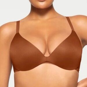 SKIMS Wireless Form Push-Up Plunge Bra NWOT Sz 40D